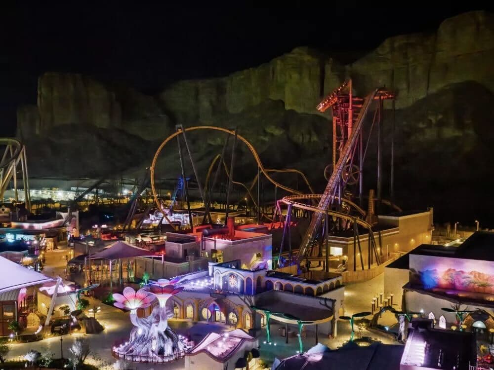 Estancia de dos noches en un hotel de 4 estrellas con entradas Six Flags Gold para cinco personas.