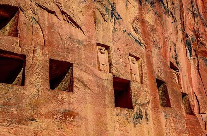 Un paquete de dos noches en Al-Ula con una excursión a Dadan y Akmah.
